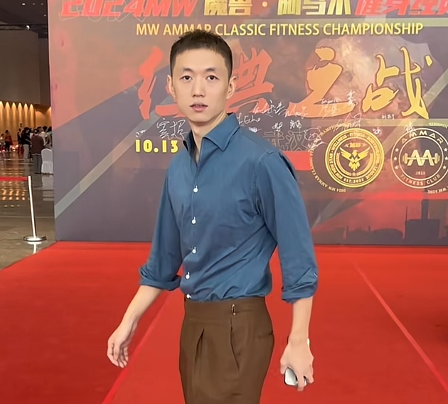 金色維也納大廳已經(jīng)塌了！藥水現(xiàn)身打健美比賽 帥的不敢相認(rèn)
